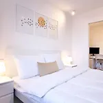 2,5 Zi Design Near Porsche Museum With Beamer, Netflix, Ps5 Apartamento *