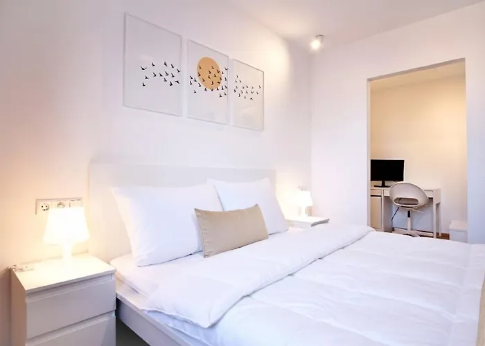 2,5 Zi Design Near Porsche Museum With Beamer, Netflix, Ps5 Apartment *