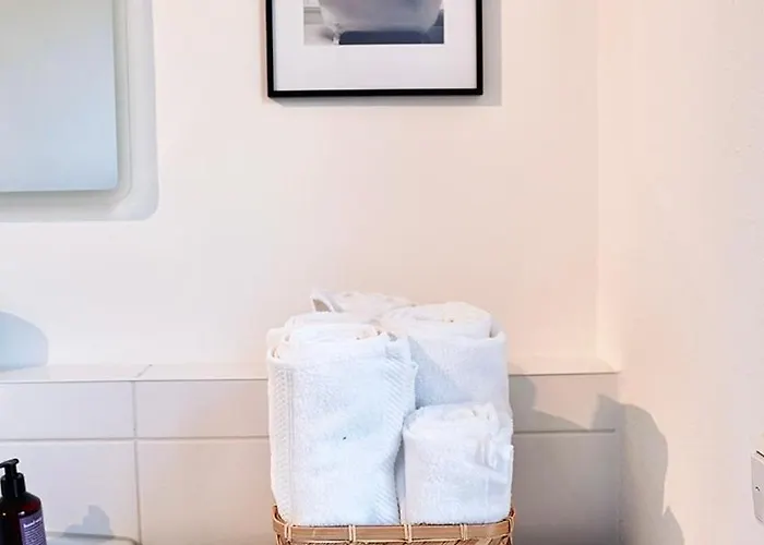 2,5 Zi Design Near Porsche Museum With Beamer, Netflix, Ps5 Apartment